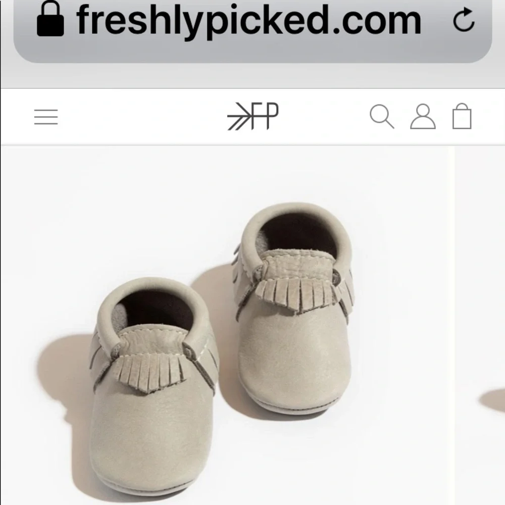 FRESHLY PICKED Newborn soft suede shoes with bag